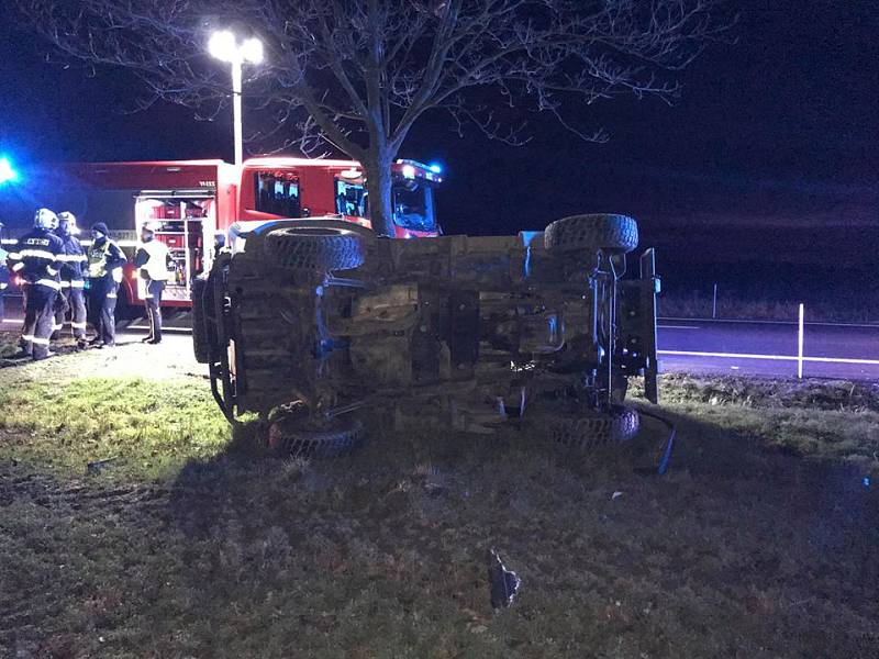 Dopravní nehoda osobního automobilu v Poděbradech - Polabci.