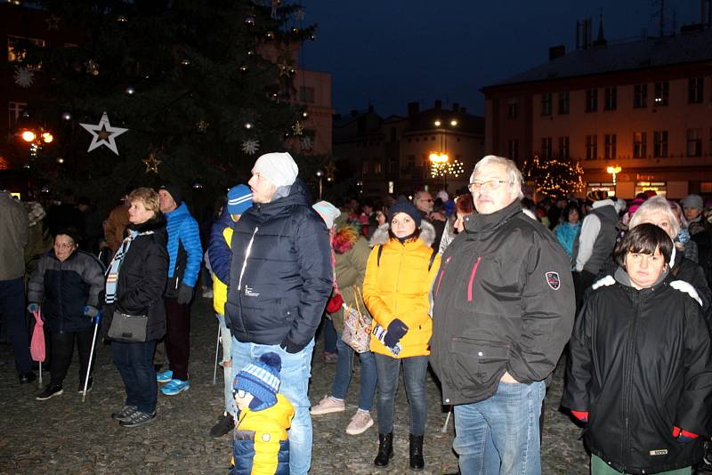 Z rozsvěcení vánočního stromu v Nymburce před dvěma lety.