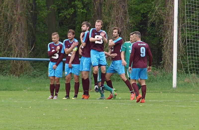 Z fotbalového utkání okresního přeboru Slovan Poděbrady - Přerov nad Labem (8:0)