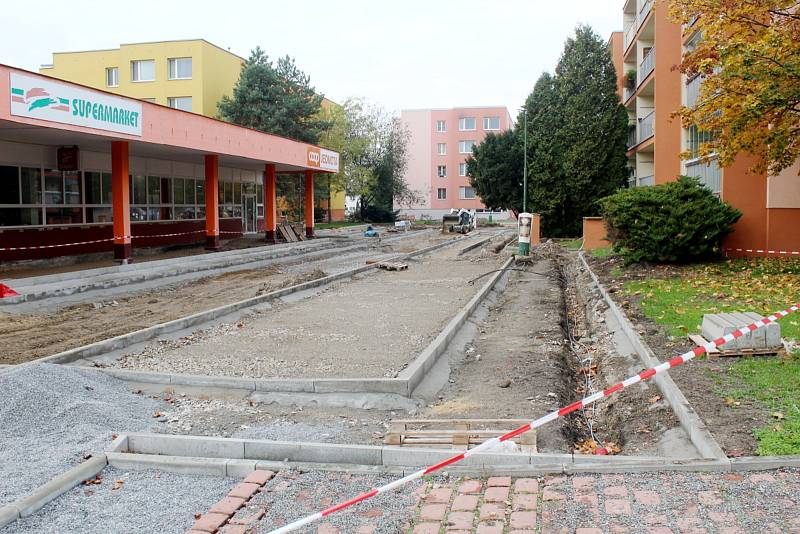 Aktuální situace na křížení ulic Sadová a Růžová na jankovickém sídlišti v Nymburce.