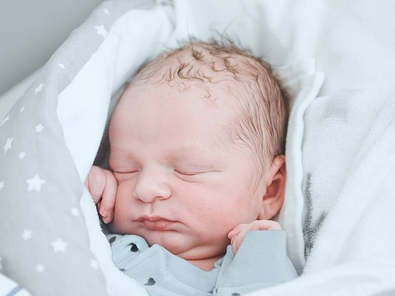 Adam Kilík se narodil v nymburské porodnici 14. dubna 2022 v 4:25 hodin s váhou 3230 g a mírou 49 cm. Ve Vrbové Lhotě se z chlapečka raduje maminka Lucie, tatínek Ján a bráška Jan (2,5 roku).