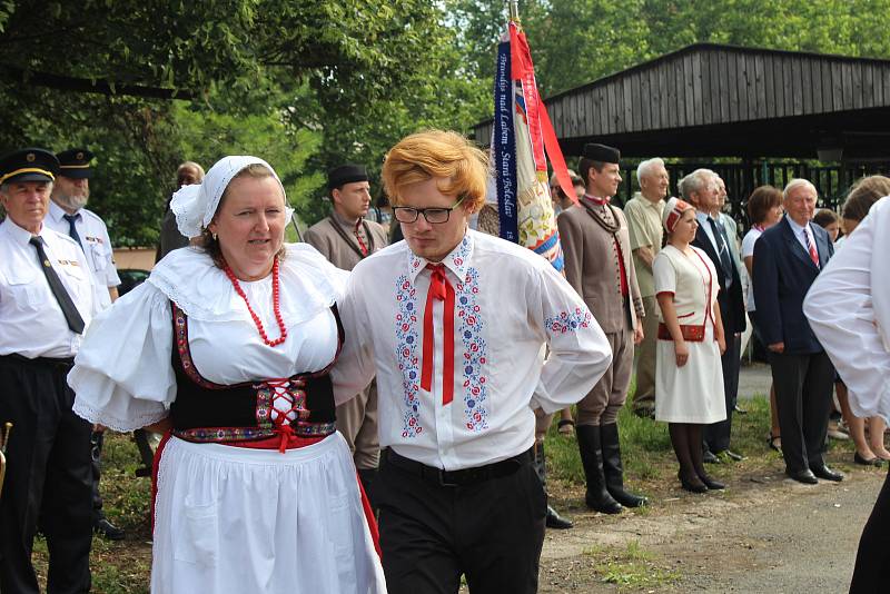 Legiovlak se třinácti vagóny, který byl postaven jako připomínka 100 let od těžkých časů československých legionářů v Rusku, stojí v těchto dnech na nádraží v Lysé nad Labem.