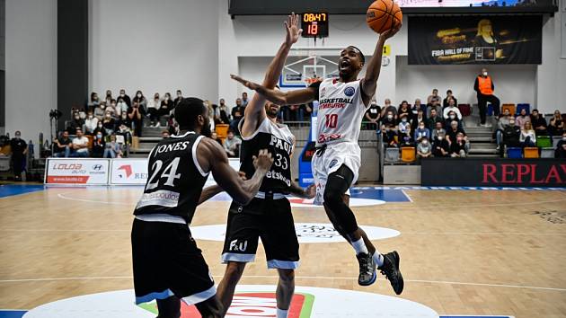 Z basketbalového utkání Ligy mistrů Nymburk - PAOK Soluň (71:75)