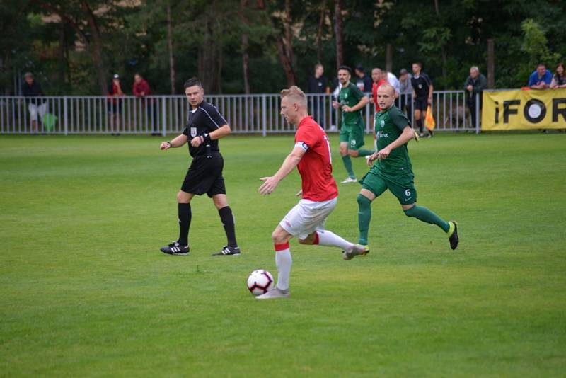 Z divizního fotbalového utkání Ostrá - Polaban Nymburk (0:1)