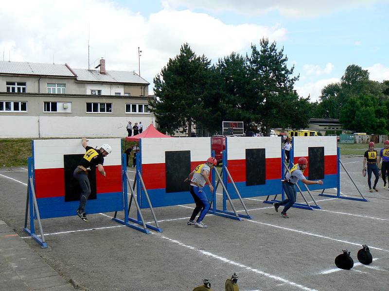 Běh na 100 metrů s překážkami, štafeta 4 x 100 metrů s překážkami a požární útok. To jsou tři disciplíny, ve kterých se na čas soutěžilo v rámci Krajské soutěže v požárním sportu.