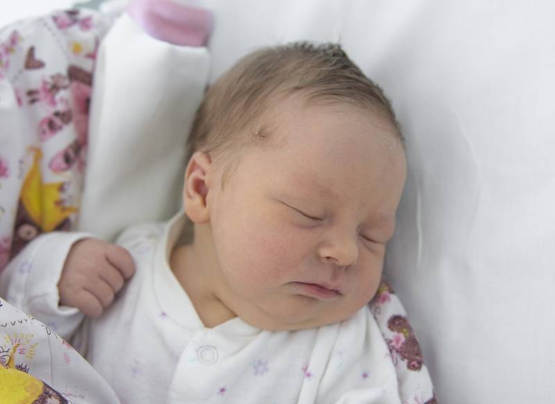 Karolína Vališková z Kšel se narodila v nymburské porodnici 30. listopadu 2021 v 8:44 hodin s váhou 3560 g a mírou 48 cm. Holčičku očekávala maminka Milada, tatínek Jan a bráškové Jakub (8 let) a Lukáš (6 let). 