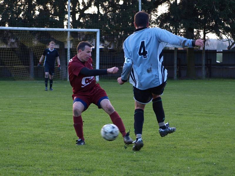 Fotbalisté Běrunic prohráli doma s rezervou poděbradské Bohemie 1:4.