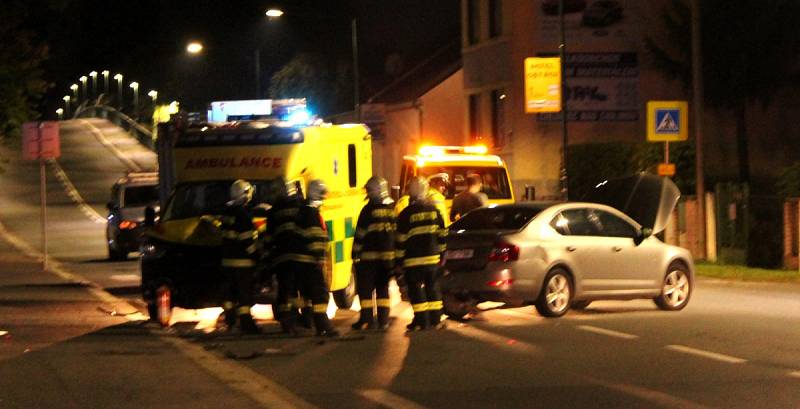 Nehoda sanitky a policejního vozu v Nymburce.