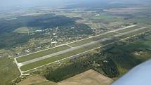 Letecký snímek letiště Boží Dar.