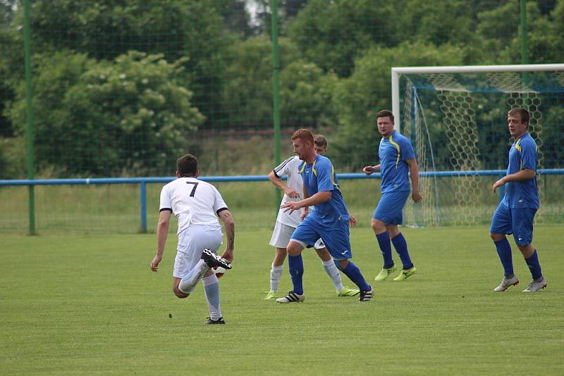 Z fotbalového utkání I.B třídy Sadská - Uhlířské Janovice (2:0)