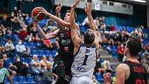 Z basketbalového utkání Kooperativa NBL Kolín - Nymburk (86:91)