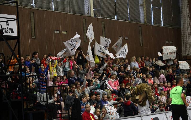 Při basketbalovém utkání Kooperativa NBL v Nymburce byl vytvořen nový rekord – nejnižší věkový průměr diváků na jednom zápase nejvyšší české basketbalové soutěže.