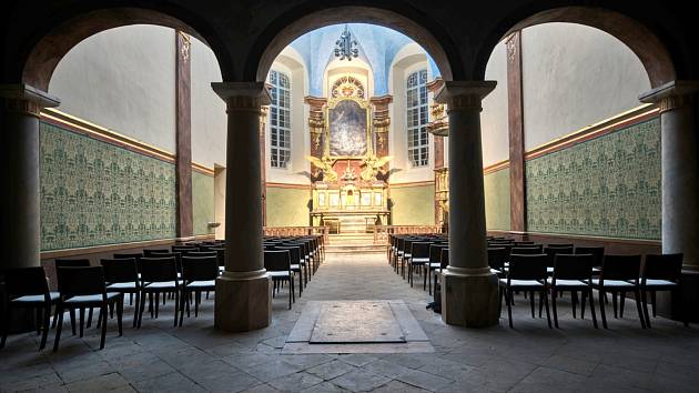 Zkouška různých možností nasvícení kaple svatého Jana Nepomuckého v Nymburce.