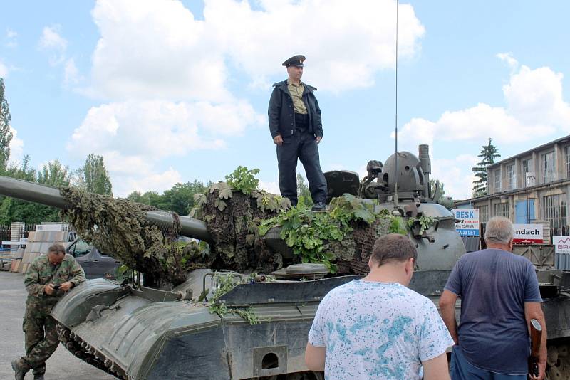 Z oslavy 30 let od odchodu posledních sovětských okupačních vojáků v Milovicích.