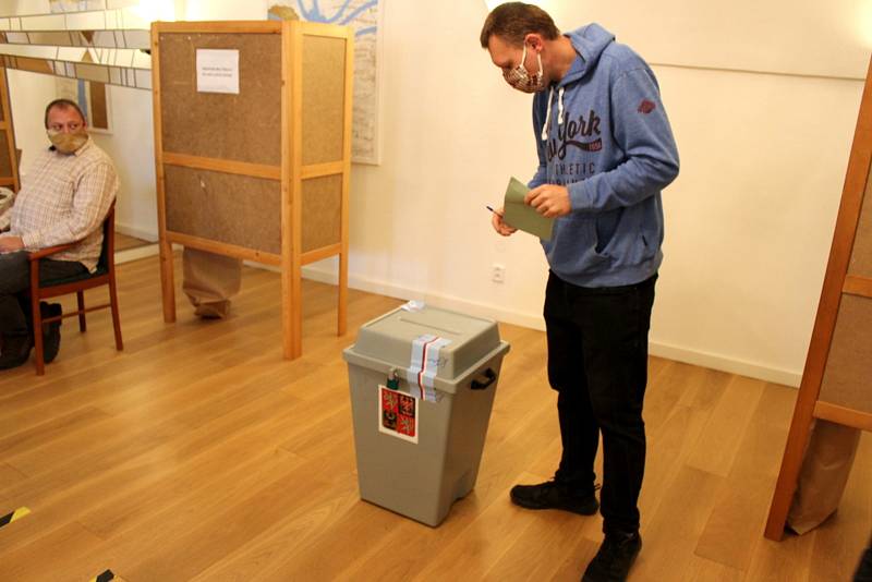 Z hlasování v Lysé nad Labem.