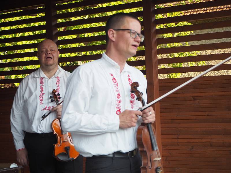 Cimbálová muzika Žandár hrála v Opolanech.