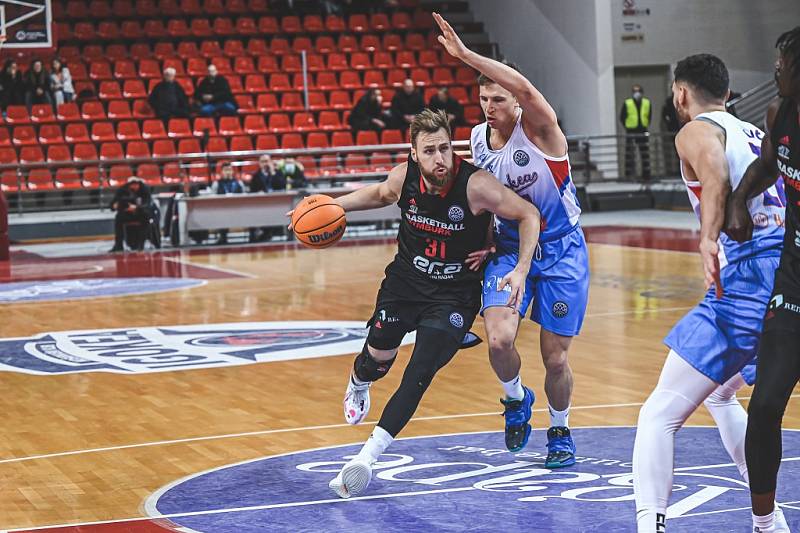 Z basketbalového utkání Ligy mistrů  Igokea - Nymburk (76:69).