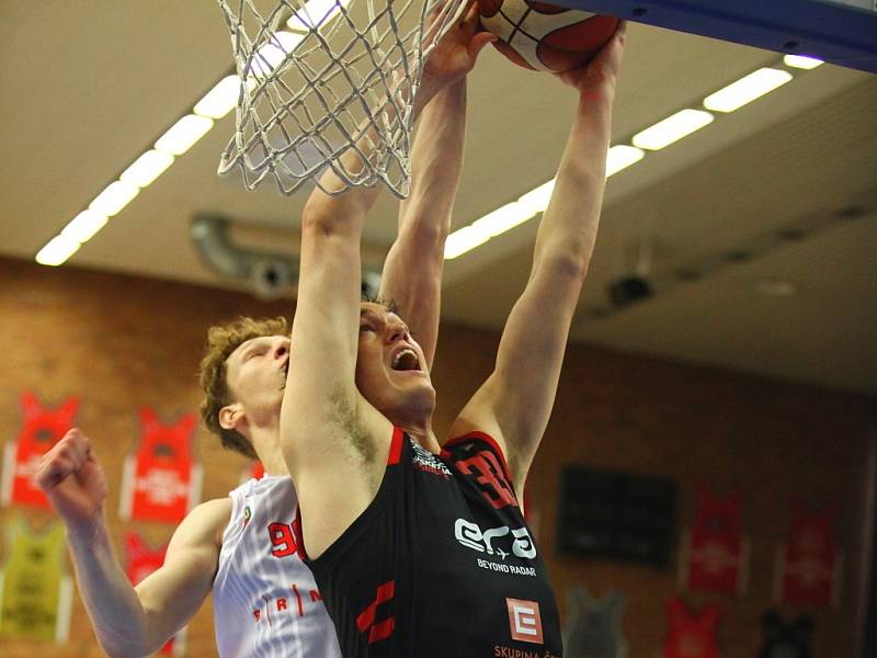 Z basketbalového utkání play off Kooperativa NBL Nymburk - Brno (99:74)