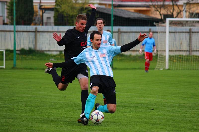 Z okresního fotbalového derby I.B třídy Bohemie Poděbrady - Libice nad Cidlinou (1:3)