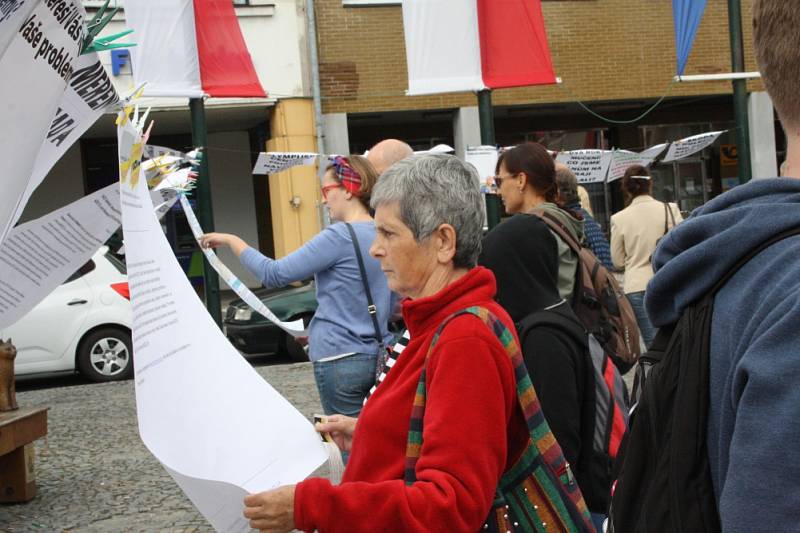 Již třetí demonstrace Nymburáků proti zinkovně AZOS CZ.