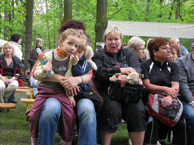 Hrabalovo Kersko na zahradě Lesního ateliéru Kuba