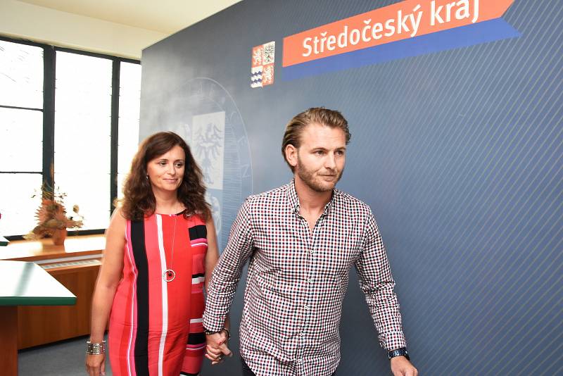 Jakub Pokorný z Benešova, manžel hejtmanky Středočeského kraje Jaroslavy Pokorné Jermanové (ANO) se v pondělí na tiskové konferenci vyjádřil k tomu, jak využíval služební vůz Středočeského kraje.