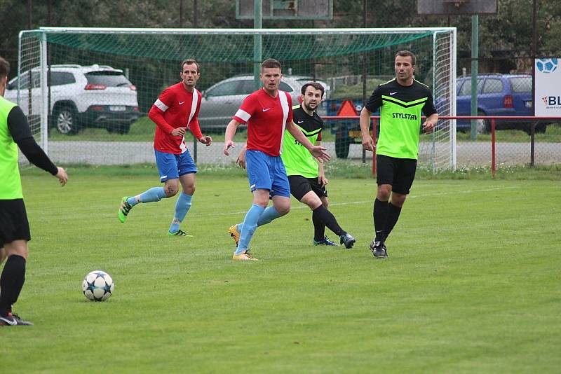 Z fotbalového utkání I.B třídy Pátek - Městec Králové (4:1)