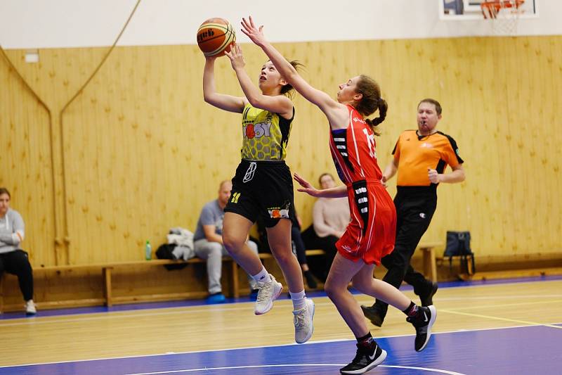 Z basketbalového utkání celostátní ligy juniorek Sadská - Brandýs nad Labem (65:60)