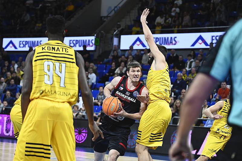 Z basketbalového utkání Ligy mistrů Tenerife - Nymburk (84:89).