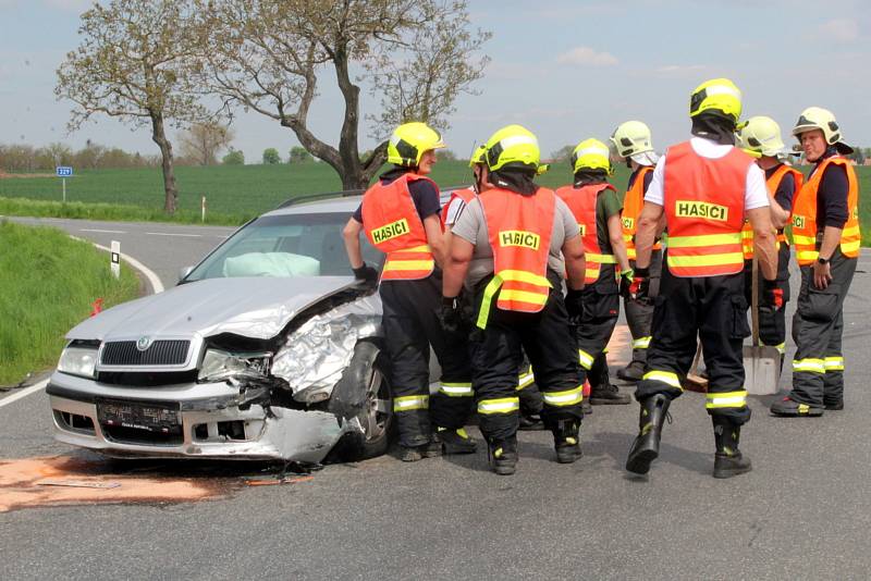 Nehoda na příjezdové křižovatce od Poděbrad u obce Kouty.