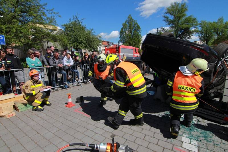 Vítězem Krajské soutěže ve vyprošťování u dopravních nehod, která se konala ve čtvrtek 26. dubna v Nymburku, jsou opět hasiči z hořovické stanice územního odboru Beroun.