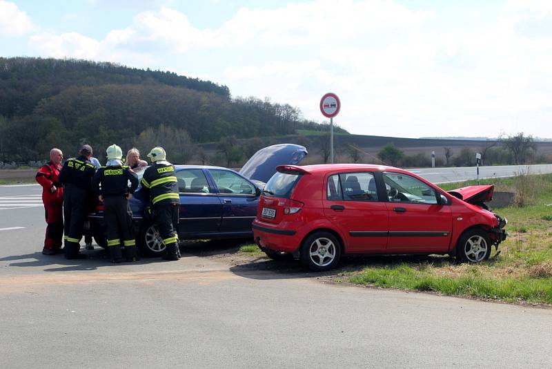Dopravní nehoda na frekventované křižovatce u Semic.