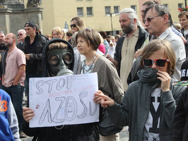 Již třetí demonstrace Nymburáků proti zinkovně AZOS CZ.