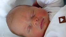 Matyáš Kalista se narodil 2. dubna 2021 v kolínské porodnici, vážil 2880 g a měřil 48 cm. V Hradčanech bude vyrůstat se sourozenci Ondrou (15), Natálií (15), Nelou (13) a rodiči Lenkou a Karlem.