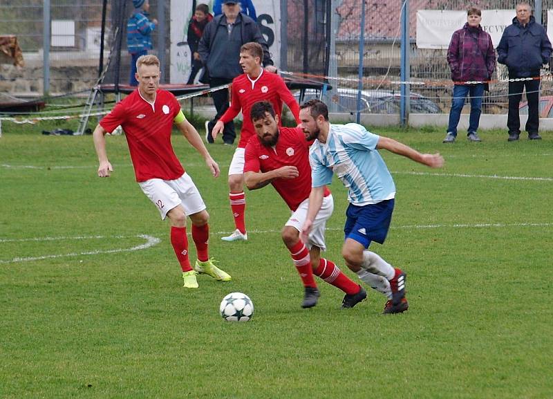 Z divizního fotbalového utkání Poříčany - Ostrá (1:1, PK 7:6)