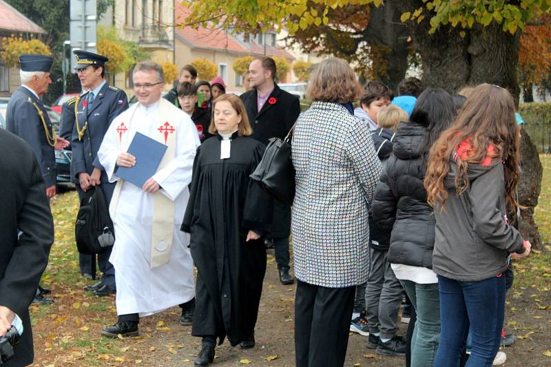 Připomínka Dne veteránů se uskutečnila v Parku hrdinů u památníků odbojářů ve čtvrtek od 11 hodin dopoledne.