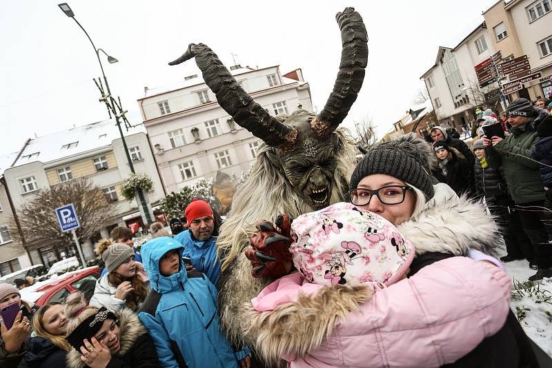 Krampus čerti v Lysé nad Labem v sobotu 4. prosince 2021.