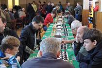Šachového turnaje O pohár starosty města Nymburk se zúčastnilo  v Dělnickém domě 106 šachistů.