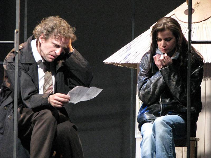 V poděbradském divadle Na Kovárně se předtsavili herci a inscenací Bergmanovy hry Sarabanda