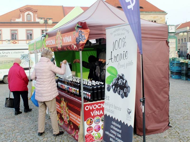 Farmářské trhy na náměstí Přemyslovců v Nymburce.