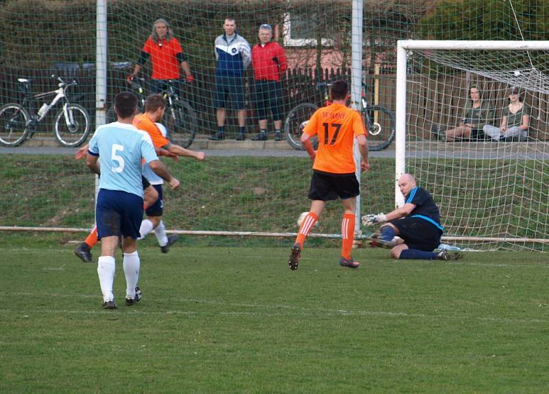 Z fotbalového utkání krajského přeboru Poříčany - Slaný (2:0)