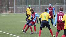 Fotbalisté Bohemie Poděbrady (v rudomodrém) Poděbrad vyhráli v dalším přípravném utkání nad Rejšicemi 1:0.