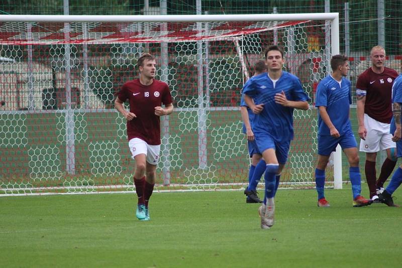 Z fotbalového utkání krajského přeboru Bohemia Poděbrady - Nespeky (4:4, na penalty 8:7)