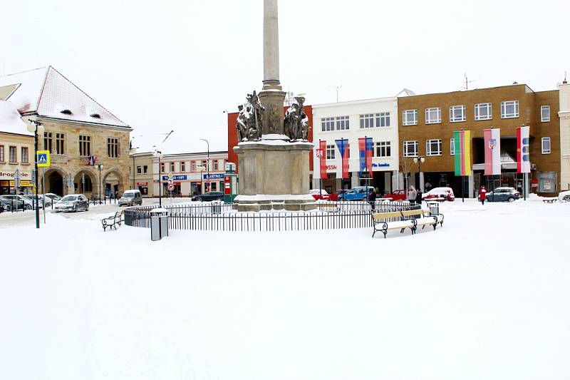 V noci na pondělí napadlo v Nymburce 10 centimetrů sněhu.