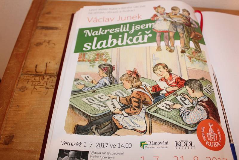 Obrazy a ilustrace Václava Junka vystavuje do 31. srpna Lesní ateliér Kuba v Kersku.