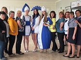 Deset učitelek z Voroněžské oblasti navštívilo začátkem května v rámci výměnného pobytu ruských a českých učitelů Lysou nad Labem.