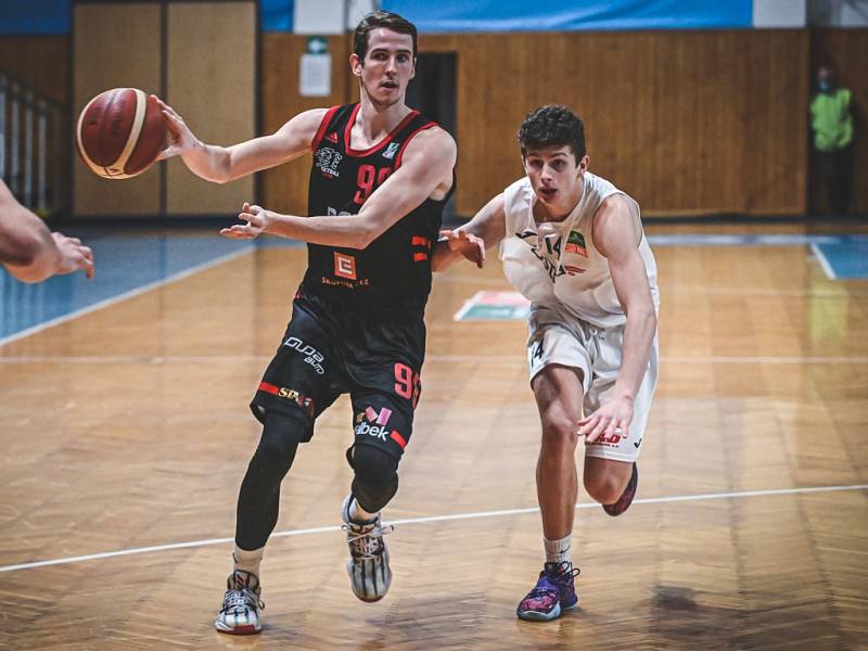 Z basketbalového utkání Kooperativa NBL Ostrava - Nymburk (66:95)