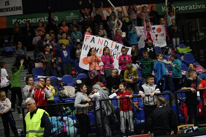 Při basketbalovém utkání Kooperativa NBL v Nymburce byl vytvořen nový rekord – nejnižší věkový průměr diváků na jednom zápase nejvyšší české basketbalové soutěže.