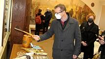 V Polabském muzeu se starají o Hrabalovu expozici 25 let. Část z ní se přemístí do chaty v Kersku.