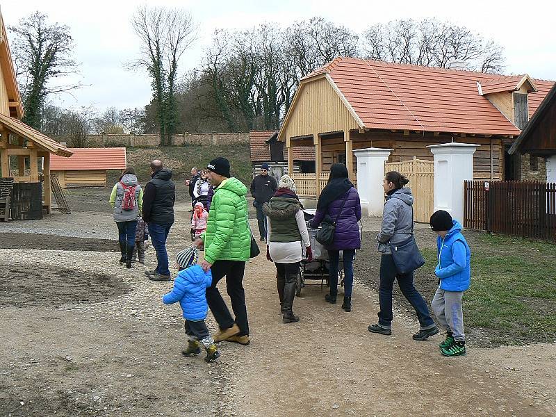 Z právě otevřené výstavy Jaro na vsi v přerovském skanzenu